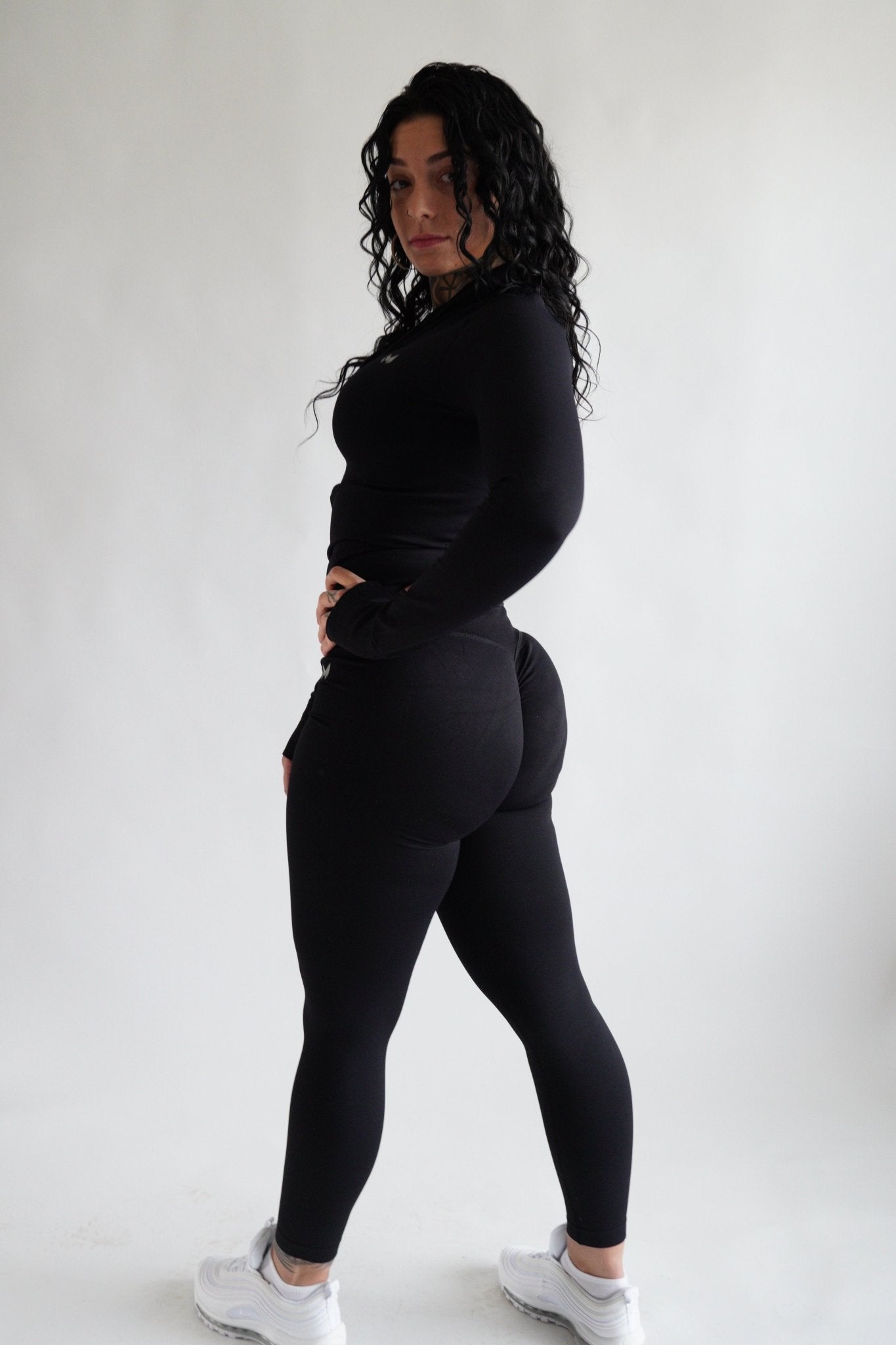 Sculpted Fit SEAMLESS LEGGINGS | MIDNIGHT BLACK - Meraki Fit LLC